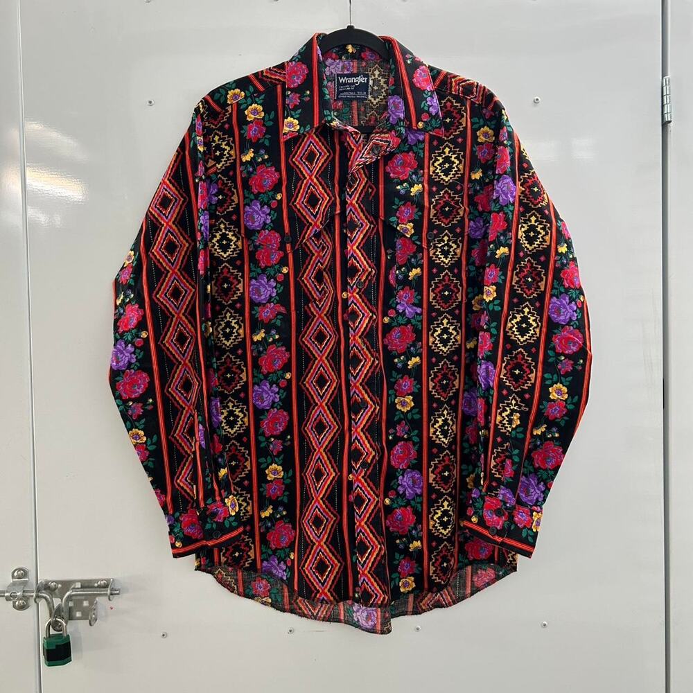 VTG Wrangler cowboy cut button-up shirt